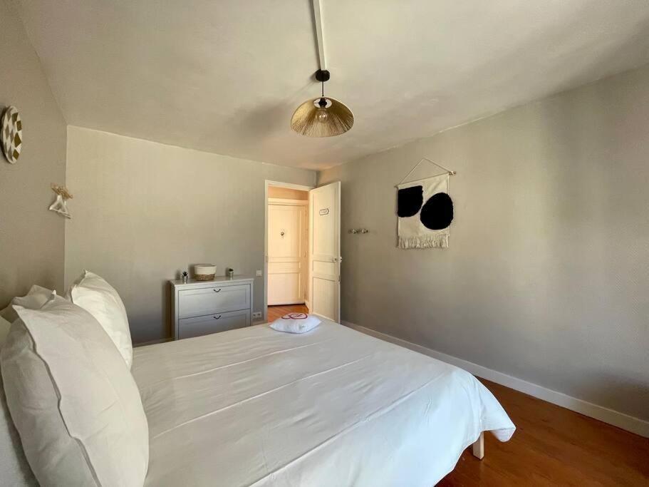 La Bellevue X Parking By Melrose Apartment บาเยอ ภายนอก รูปภาพ