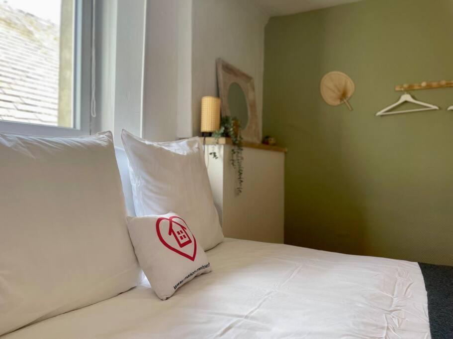 La Bellevue X Parking By Melrose Apartment บาเยอ ภายนอก รูปภาพ