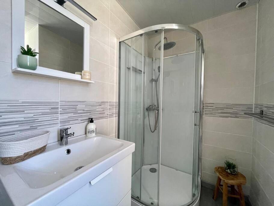 La Bellevue X Parking By Melrose Apartment บาเยอ ภายนอก รูปภาพ