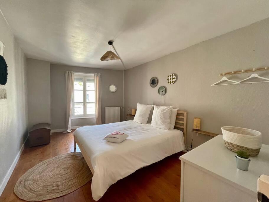 La Bellevue X Parking By Melrose Apartment บาเยอ ภายนอก รูปภาพ